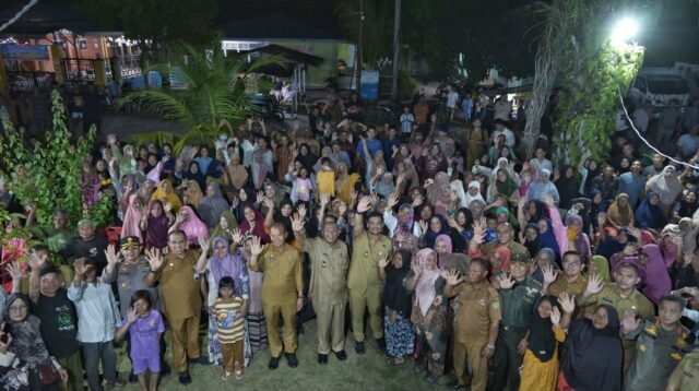 Gubernur Sumatera Utara (Sumut) Bobby Afif Nasution, di dampingi sejumlah OPD Dan Bupati Langkat, meninjau langsung Posyandu Pembantu (Postu) serta berdialog dengan masyarakat Desa Pulau Kampai, Kecamatan Pangkalan Susu, Kabupaten Langkat, sast melakukan kunjungan kerja, Senin (21/7/2025).