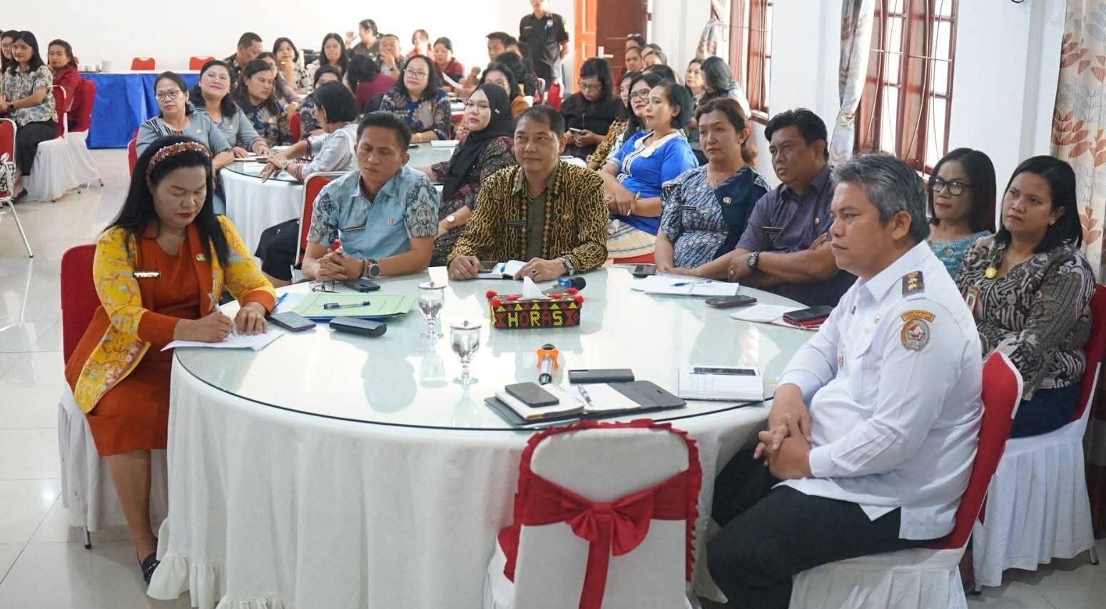 Bupati dan Wabup bersama jajaran kesehatan se Taput komit meningkatkan pelayanan kesehatan masyarakat.