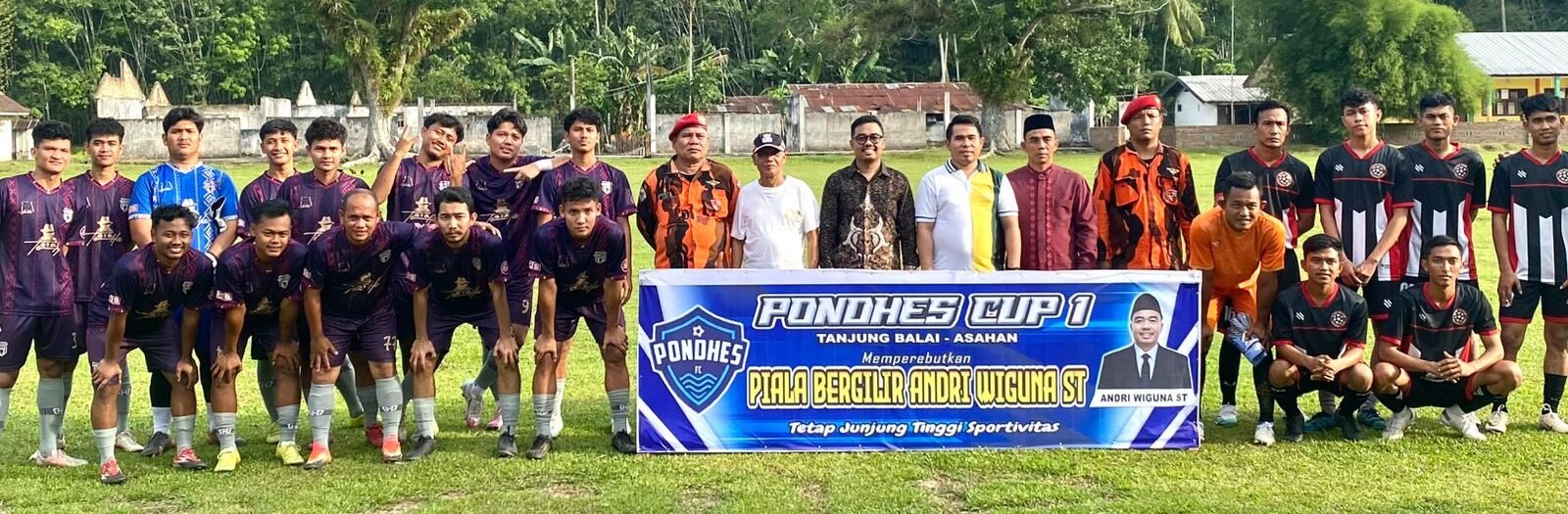Andri Wiguna ST foto bersama tim Gasak Torus FC dan Star Soccer FC