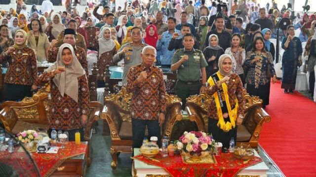 Wakil Gubernur Sumatera Utara (Sumut) Surya menghadiri Peringatan Hari Keluarga Nasional (Harganas) ke-32 Tingkat Provinsi Sumut Tahun 2025 di Gedung Serbaguna, Pendopo Bupati Kabupaten Labuhanbatu Jalan SM Raja Ujung Bandar, Kecamatan Rantau Selatan, Selasa (22/7/2025).