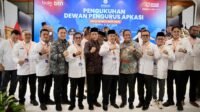 Bupati Tapteng Foto Bersama dengan Pengurus APKASI periode 2025-2030 usai acara pengukuhan.