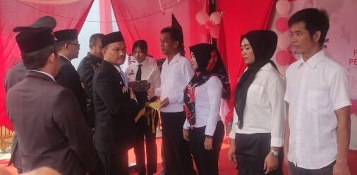 Mahyaruddin secara simbolis serahkan SK Remisi Remisi Umum Kemerdekaan Dan Remisi Dasawarsa Kepada Warga Binaan*