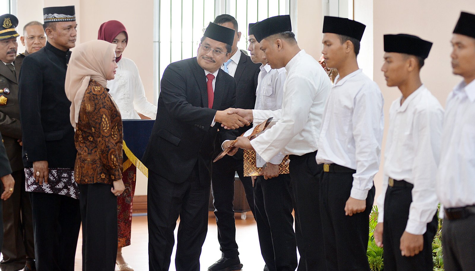Sekretaris Daerah Provinsi Sumatera Utara (Sumut) Togap Simangunsong menghadiri acara pemberian remisi umum dan pengurangan masa pidana umum bagi Narapidana dan Anak Binaan Tahun 2025 di Aula Lembaga Pemasyarakatan Kelas I Medan Jalan Lembaga Pemasyarakatan Tanjunggusta Medan, Minggu (17/8)