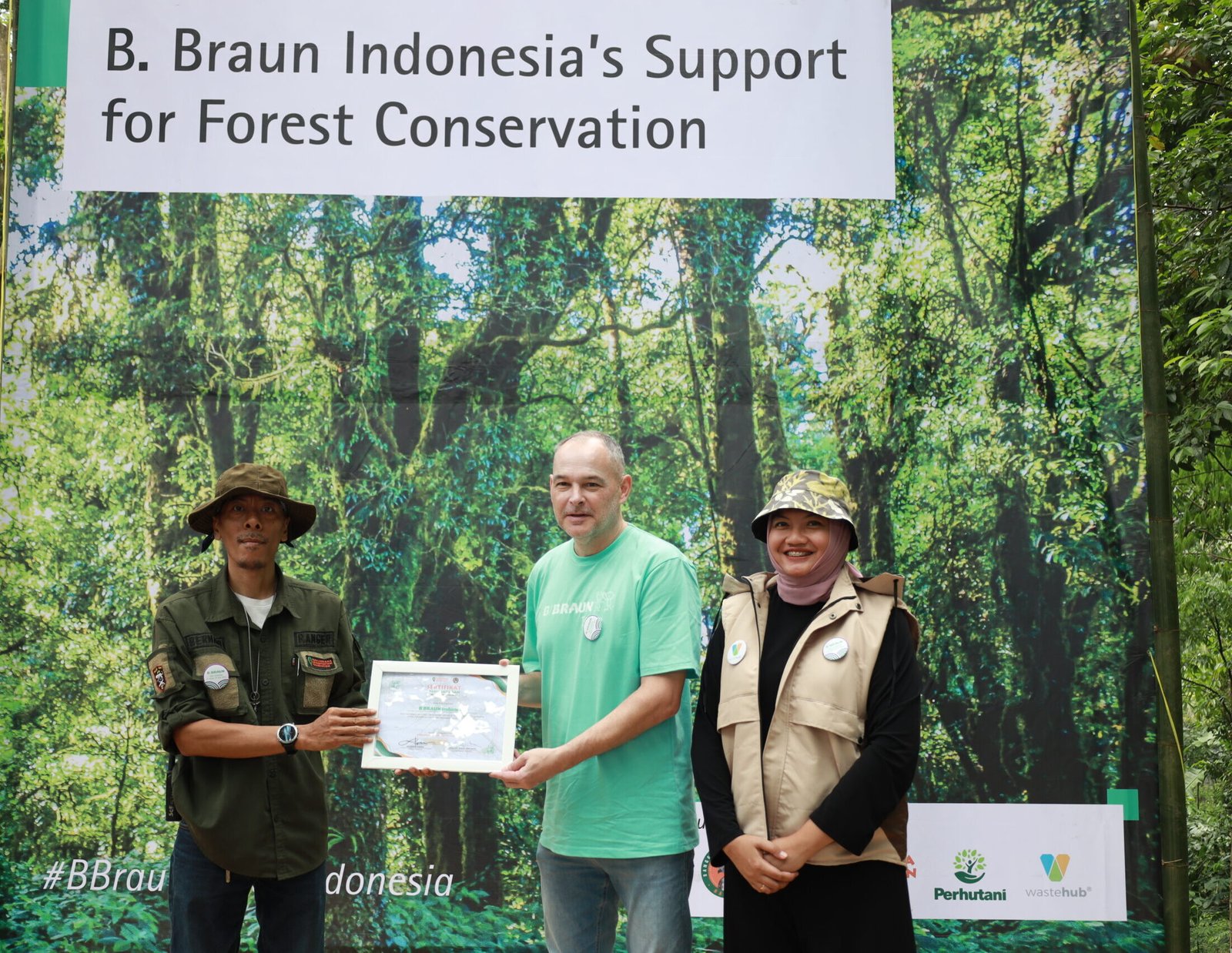 Dalam rangka Hari Konservasi Alam Nasional, lebih dari 100 karyawan B. Braun Indonesia turun tangan langsung menjadi relawan untuk membantu merehabilitasi hutan Sanggabuana, sekaligus menjaga kelestarian ekosistem bagi satwa lokal