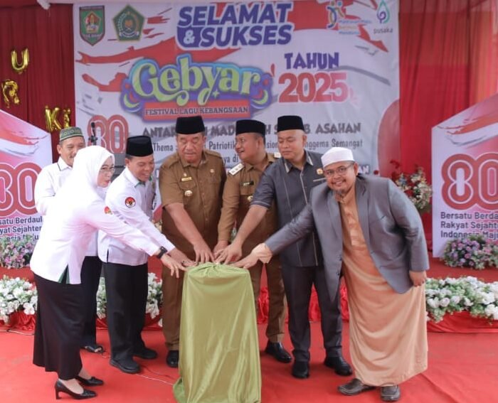 Bupati Asahan, Wakil Bupati Asahan, Ketua DPRD Kabupaten Asahan, Kepala Kantor Kemenag Kabupaten Asahan menekan tombol sirine.