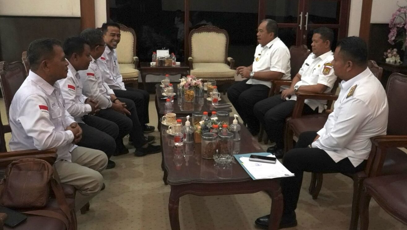Bupati Asahan Taufik Zainal Abidin saat menerima audiensi  jajaran pengurus SMSI Asahan–Tanjung Balai.