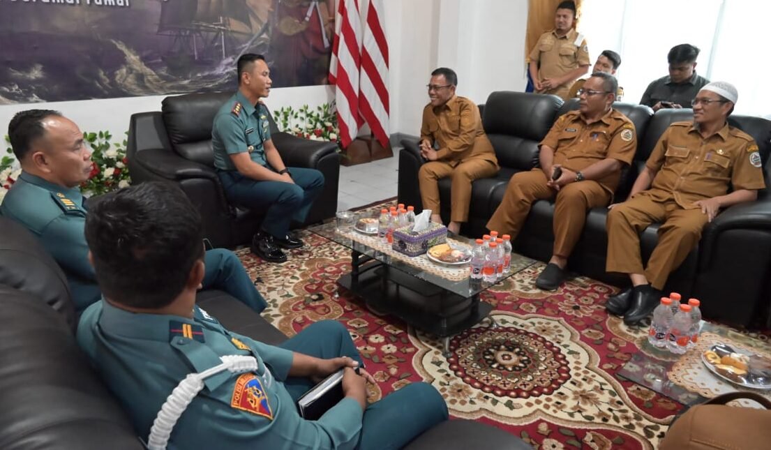 Bupati Tapteng Masinton Pasaribu, SH, MH saat bersilahturahmi ke Lanal Sibolga, Selasa (26/08/2025).
