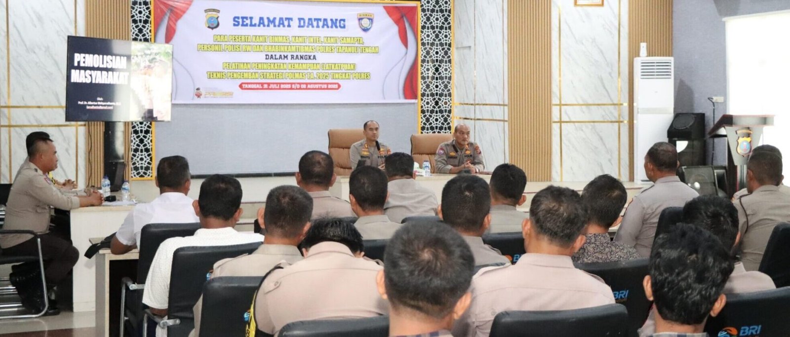 Kapolres Tapteng AKBP Wahyu Endrajaya, S.I.K,  M.Si saat memberi pemaparan pelatihan peningkatan kemampuan Polmas di Aula Mapolres, kamis (31/07/2025).