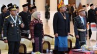 Gubernur Sumatera Utara (Sumut) Bobby Nasution dan Wagub Sumut Surya, serta Forkopimda Sumut, mengikuti Upacara Peringatan Detik-detik Proklamasi Kemerdekaan Republik Indonesia melalui siaran langsung dari Halaman Istana Merdeka Jakarta, di Aula Raja Inal Siregar Lantai 2 Kantor Gubernur Sumut Jalan Diponegoro Kota Medan, Minggu (17/8).