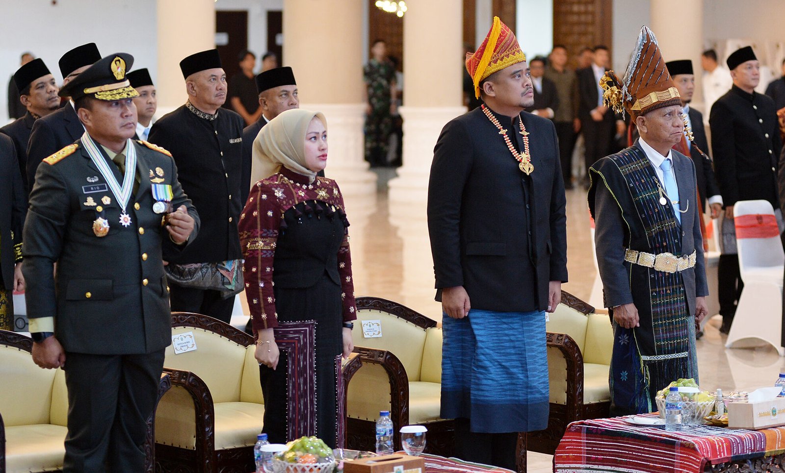 Gubernur Sumatera Utara (Sumut) Bobby Nasution dan Wagub Sumut Surya, serta Forkopimda Sumut, mengikuti Upacara Peringatan Detik-detik Proklamasi Kemerdekaan Republik Indonesia melalui siaran langsung dari Halaman Istana Merdeka Jakarta, di Aula Raja Inal Siregar Lantai 2 Kantor Gubernur Sumut Jalan Diponegoro Kota Medan, Minggu (17/8).