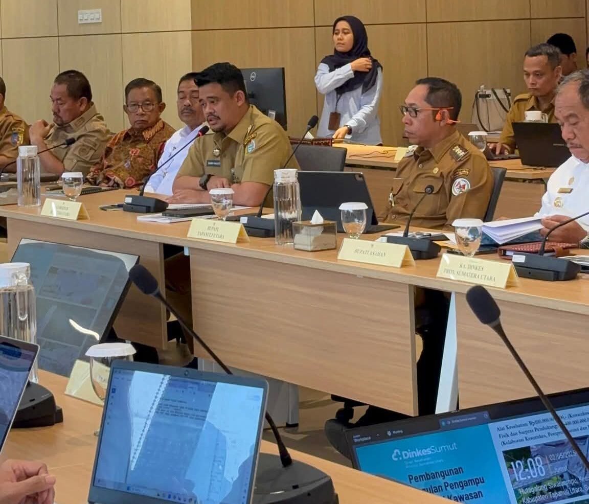 Gubsu Bobby Nasution saat audiensi bersama Bupati Taput ke Menkes