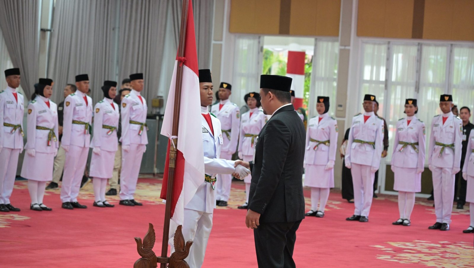 Gubernur Sumatera Utara (Sumut) Bobby Afif Nasution di dampingi Wakil Gubernur Sumut Surya dan Forkopimda, mengukuhkan Paskibraka Provinsi Sumut di Aula Tengku Rizal Nurdin, Jalan Sudirman No 41 medan, Jumat (15/08/2025)