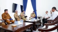 Gubernur Sumatera Utara (Sumut) Bobby Nasution menerima audiensi Kepala Badan Pusat Statistik (BPS) Provinsi Sumut Asim Saputra di Rumah Dinas Gubernur Sumut Jalan Jenderal Sudirman Kota Medan, Selasa (19/8).