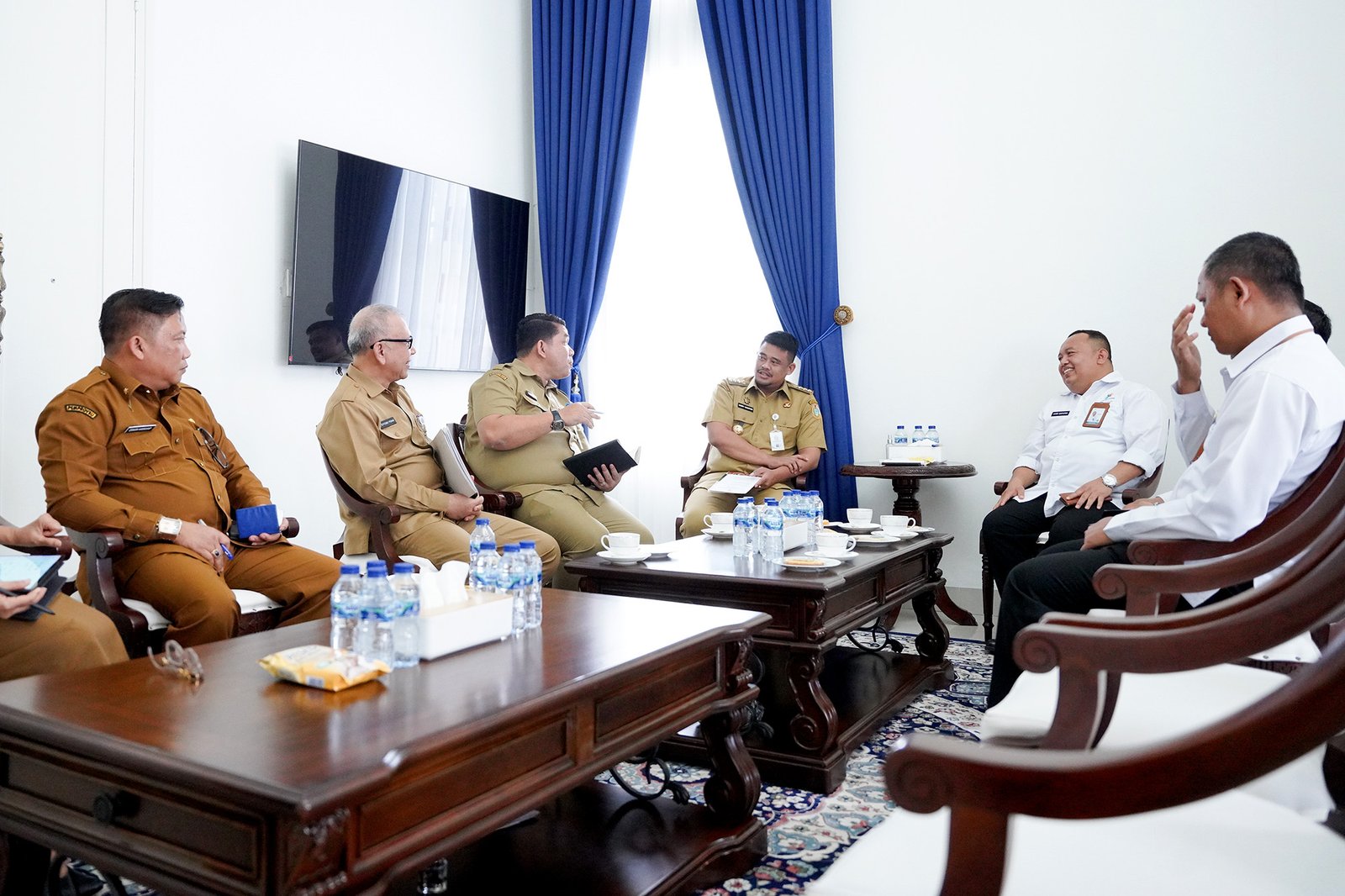 Gubernur Sumatera Utara (Sumut) Bobby Nasution menerima audiensi Kepala Badan Pusat Statistik (BPS) Provinsi Sumut Asim Saputra di Rumah Dinas Gubernur Sumut Jalan Jenderal Sudirman Kota Medan, Selasa (19/8).