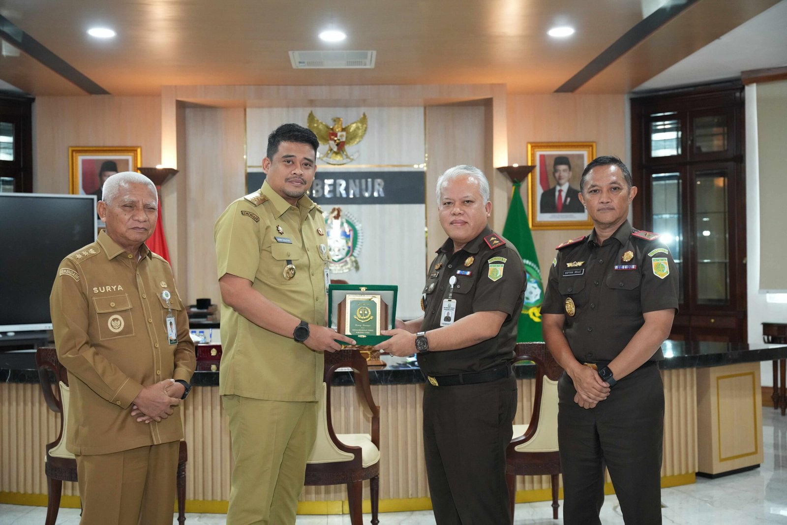 Gubernur Sumatera Utara (Sumut) Bobby Nasution menerima kunjungan Kepala Kejaksaan Tinggi Sumut Harli Siregar beserta jajarannya di Ruang Kerja Lantai 10 Kantor Gubernur Sumut Jalan Diponegoro Kota Medan, Selasa (12/8).