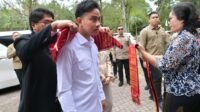 Gibran Rakabuming , Wakil Presiden RI, saat diulosi oleh Panitia Musyawarah