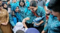 Ketua Tim Penggerak (TP) Pemberdayaan Kesejahteraan Keluarga (PKK) Provinsi Sumatera Utara (Sumut) Kahiyang Ayu, bersama Staf Ahli I TP PKK Sumut Titiek Sugiharti, meninjau dua Posyandu di Kabupaten Langkat, yaitu Posyandu Ar-Rayyan dan Posyandu Teratai Anggrek, keduanya berlokasi di Desa Telukbakung, Kecamatan Tanjungpura