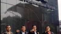 LSM KOREK saat datangi KPK untuk sampaikan laporan pengaduan dugaan korupsi terkait kasus Nikita Mirzani.
