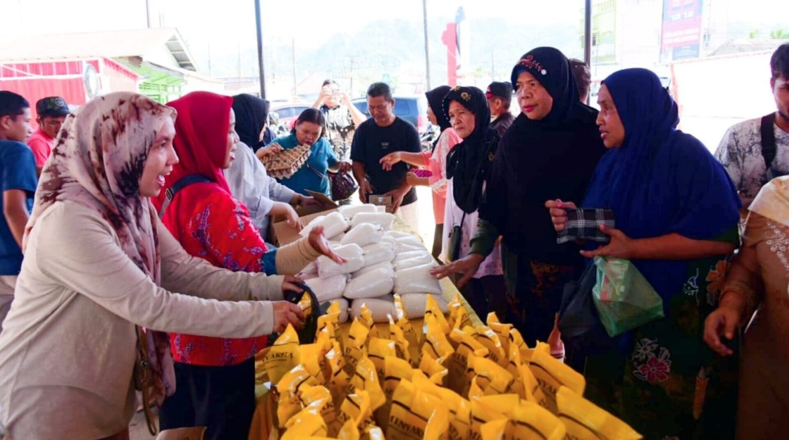 Pemkab Tapteng gelar Gerakan Pasar Murah di Jalan Padang Sidempuan, Kecamatan Pandan, Sabtu (09/08/2025).