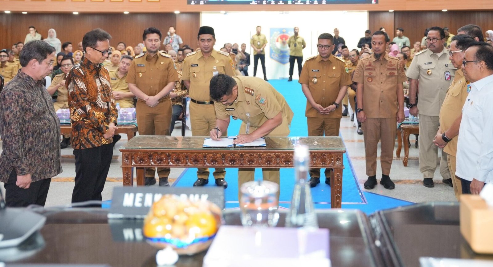 Gubernur Sumatera Utara (Sumut) Bobby Nasution menghadiri dan menandatangani Komitmen Percepatan Tercapainya Eliminasi Tuberkulosis, bersama dengan tujuh Gubernur lainnya di Gedung Sasana Bhakti Praja Lantai 3, Kantor Kementerian Dalam Negeri, Jalan Medan Merdeka Utara, Jakarta Pusat, Selasa (26/8/2025).