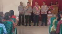 Personil Polres Sibolga usai acara Kebaktian gereja, diberi kesempatan dalam menyampaikan pesan-pesan Kamtibmas kepada seluruh Jemaat GSJA, Minggu (10/8/2025).