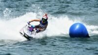 Para rider memacu kecepatan jetskinya pada Aquabike Jetski World Championship 2025 yang diselenggarakan di Balige, Kabupaten Toba, Minggu (17/8/2025). Kejuaraan ini diikut Pebalap dari berbagai negara dan berbagai kategori.