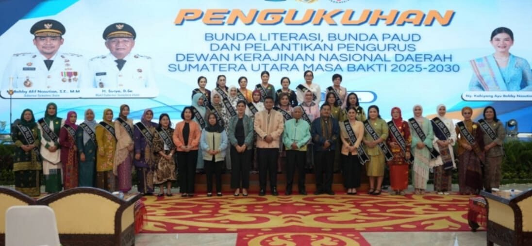 Gubsu Bobby Nasution usai pengukuhan fofo bersama dengan Bunda PAUD/Bunda Literasi se-Sumut, di Aula Raja Inal Siregar Kantor Gubsu, Rabu (13/8/2025). 