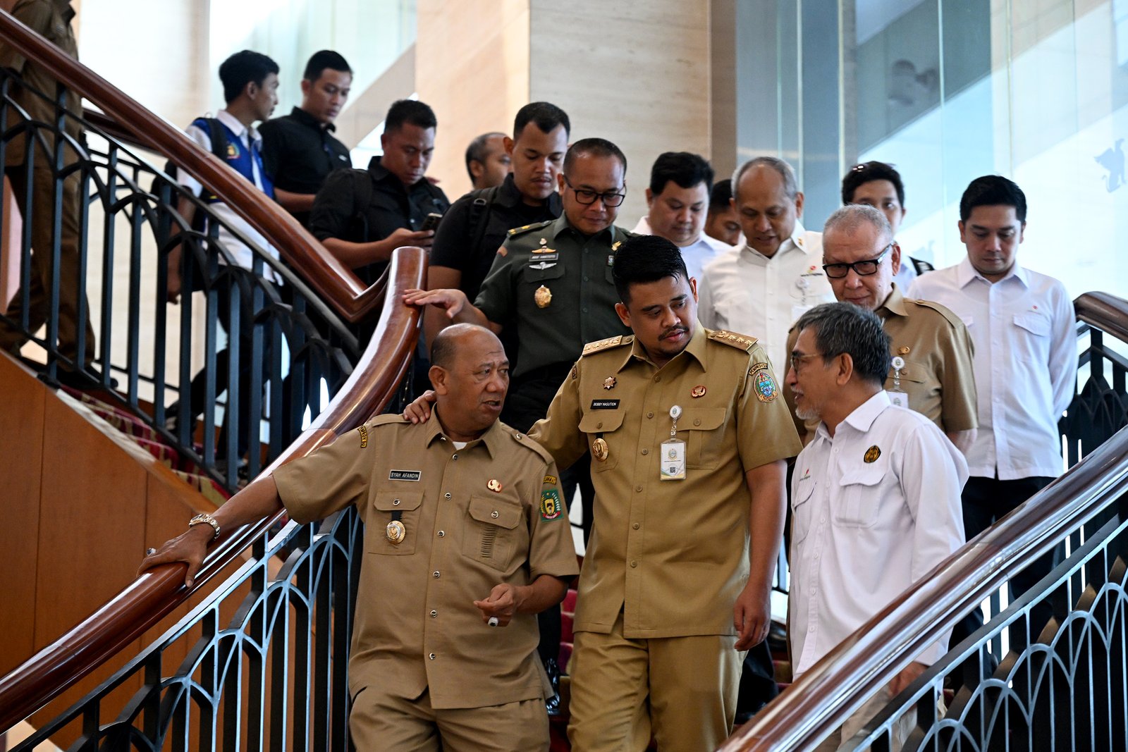 Gubernur Sumatera Utara (Sumut) Bobby Nasution didampingi Bupati Langkat Syah Afandin menghadiri Sosialisasi dan Implementasi Peraturan Menteri ESDM Nomor 14 Tahun 2025, di JW Marriot Hotel Jalan Puteri Hijau Medan