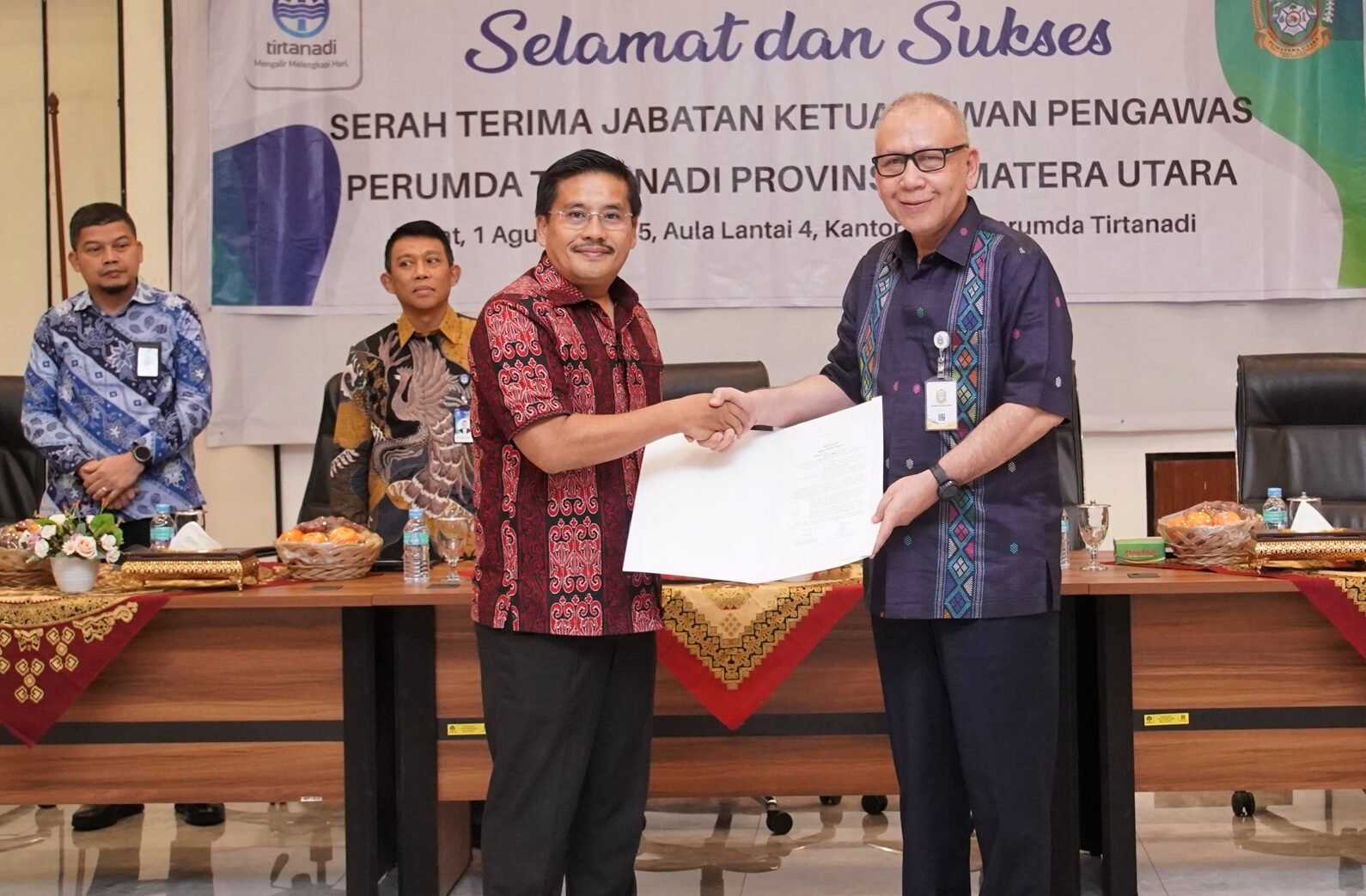 Acara serah terima jabatan (Sertijab) Ketua Dewan Pengawas (Dewas) Perusahaan Umum Daerah (Perumda) Provinsi Sumatera Utara (Sumut) dari Effendy Pohan kepada Sekretaris Daerah Provinsi (Sekdaprov) Sumut Togap Simangunsong, berlangsung di Aula Lantai 4, Kantor Pusat Perumda Tirtanadi Sumut, Jalan SM Raja Medan