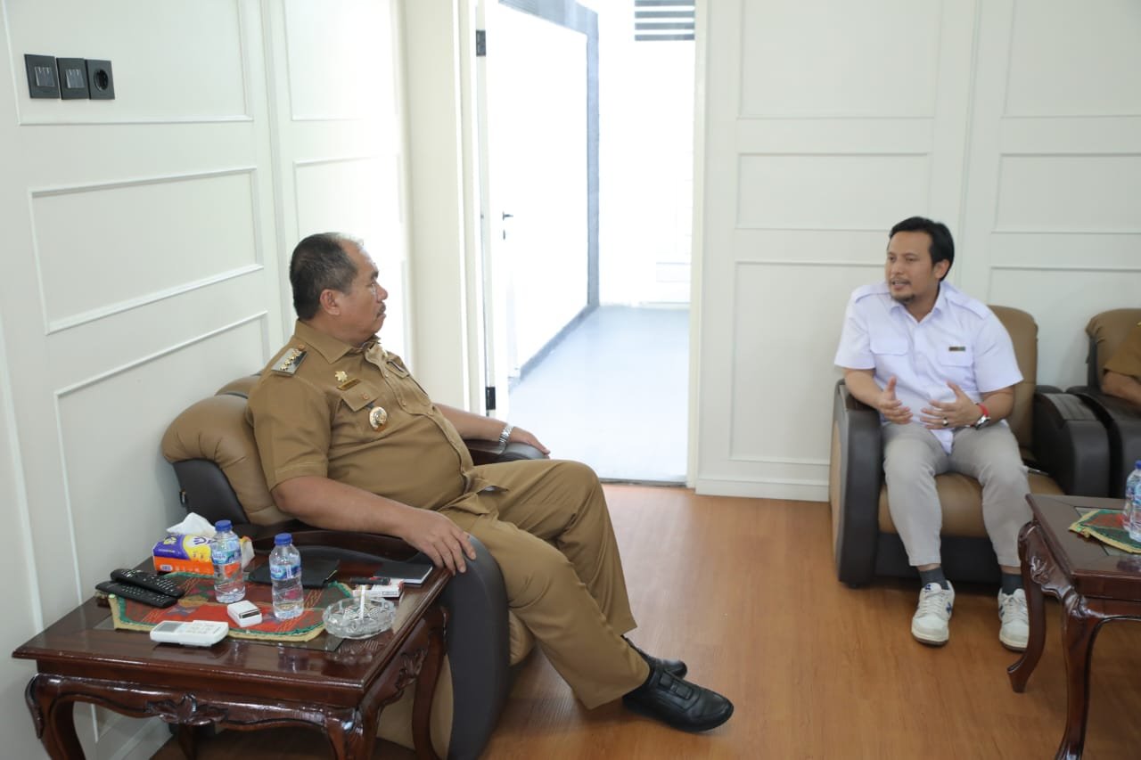 Taufik Zainal Abidin menerima audiensi Kepala Perum BULOG Cabang Asahan, 
