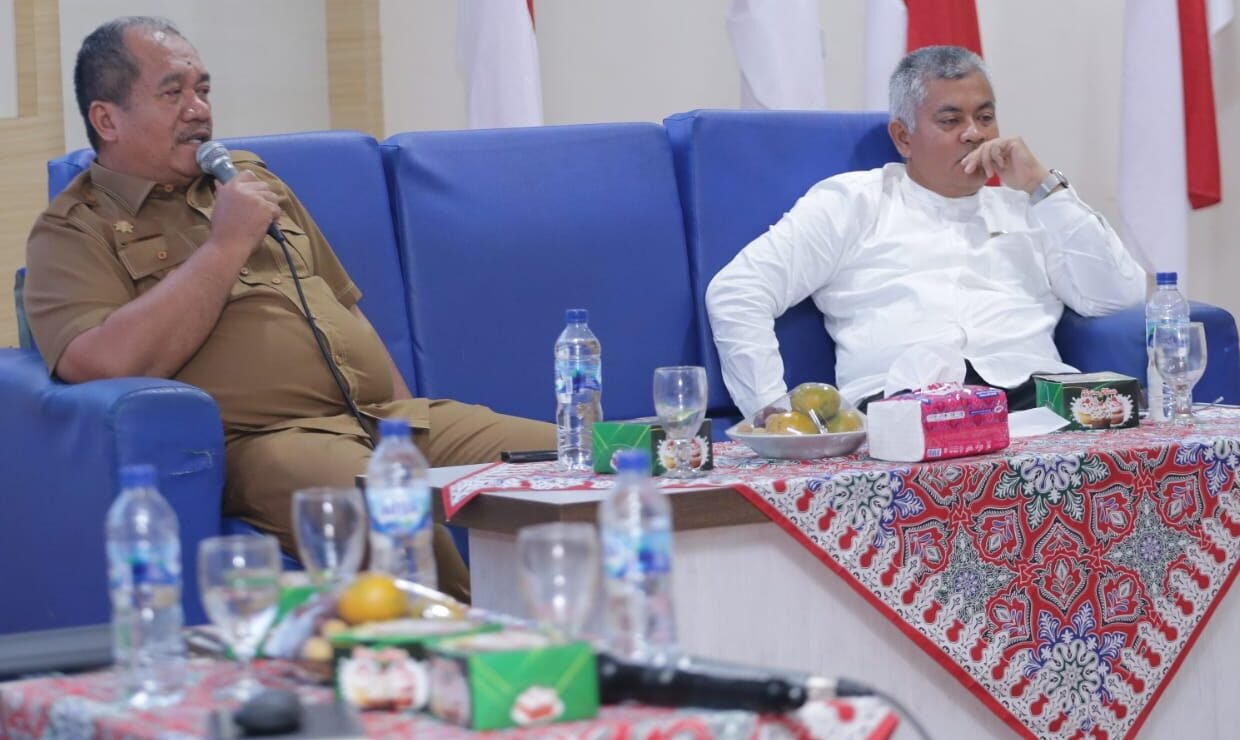 Taufik Zainal Abidin sampaikan paparannya dalam diskusi panel