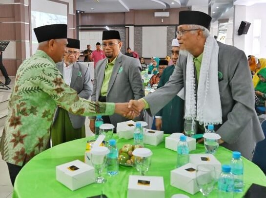 Wakil Gubernur Sumatera Utara (Sumut) Surya menghadiri puncak peringatan Milad ke-50 Majelis Ulama Indonesia (MUI) Sumut di Kampus UMN Syekh Muhammad Yunus, Jalan Gedung Arca, Medan, Kamis (14/8).