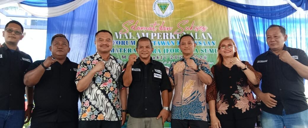 Ketua Forwaka Sumut bersama pengurus lainnya, diabadikan bersama Ketua PWI Sumut H.arianda Putra Sinik,SE dan Ketua SMSI Sumut, Erris J.Napitupulu. Arfandi