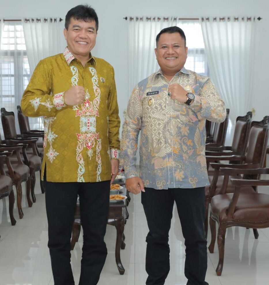Kepala Barantin, DR Sahat M Panggabean, bersama Wakil Bupati Asahan Rianto.