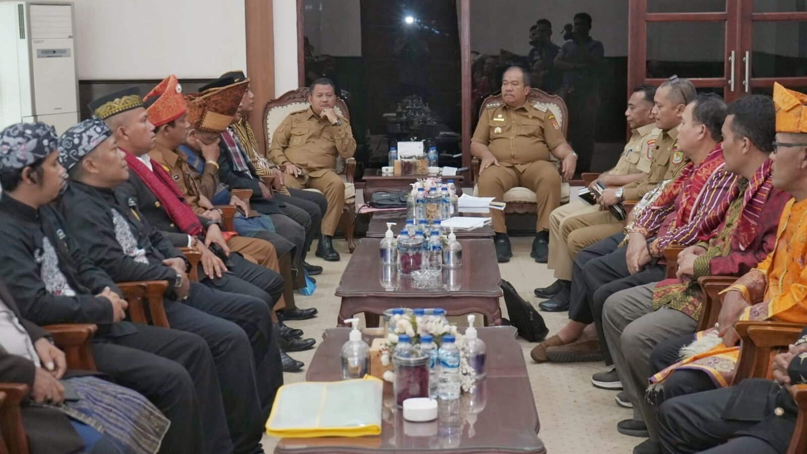 Taufik Zainal Abidin didampingi Wabup Asahan saat menerima audiensi FORKALA Kabupaten Asahan.