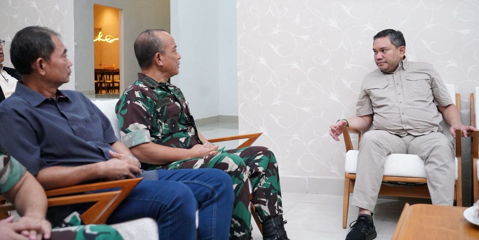 Bupati Pakpak Bharat, Franc Bernhard Tumanggor menerima kunjungan Tim Survay Kementerian Pertahanan RI, Kolonel CZI Gunawan yang datang berkunjung ke Kabupaten Pakpak Bharat