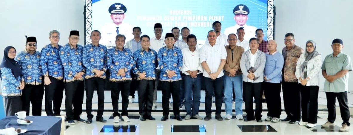 Bupati Simalungun foto bersama Pengurus DPP SBI usai Audensi.