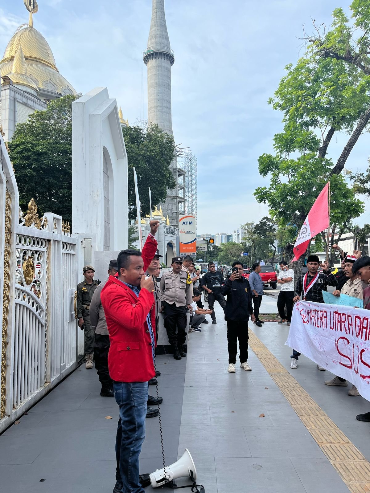 GMNI Sumut saat menggelar aksi unjukrasa