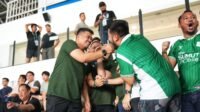 Gubernur Sumatera Utara (Sumut) Bobby Afif Nasution di dampingi sejumlah OPD Pemprov Sumut, menonton secara langsung pertandingan sepak bola antara PSMS Medan versus Sumsel United di Stadion Utama Sumatera Utara, Desa Sena, Kabupaten Deliserdang, Minggu (28/9/2025).