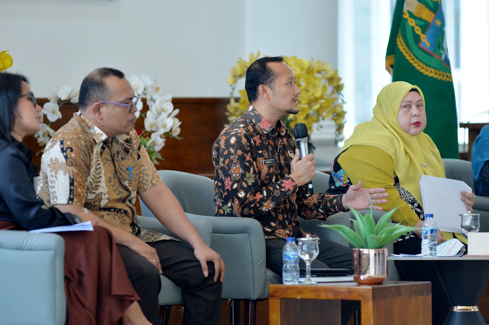 Pemerintah Provinsi Sumatera Utara (Sumut) melalui Biro Hukum Sekretariat Daerah Provinsi Sumut melakukan Konferensi Pers terkait bantuan hukum dan perlindungan rakyat melalui restorative justice di Lobby Dekranasda Lantai 1 Kantor Gubernur Sumut Jalan Diponegoro Kota Medan