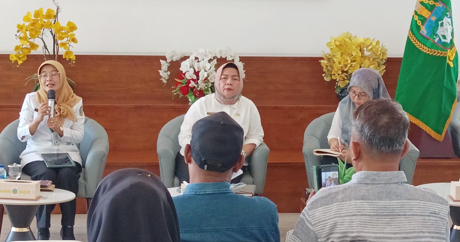 Pemerintah Provinsi Sumatera Utara (Sumut) melalui Dinas Pemberdayaan Perempuan, Perlindungan Anak dan Keluarga Berencana (P3AKB) Sumut dan Dinas Ketenegakerjaan Sumut melakukan Konferensi Pers terkait pencegahan Pekerja Migran Ilegal dan korban Tindak Pidana Perdagangan Orang (TPPO) di Lobby Dekranasda Lantai 1 Kantor Gubernur Sumut Jalan Diponengoro Kota Medan