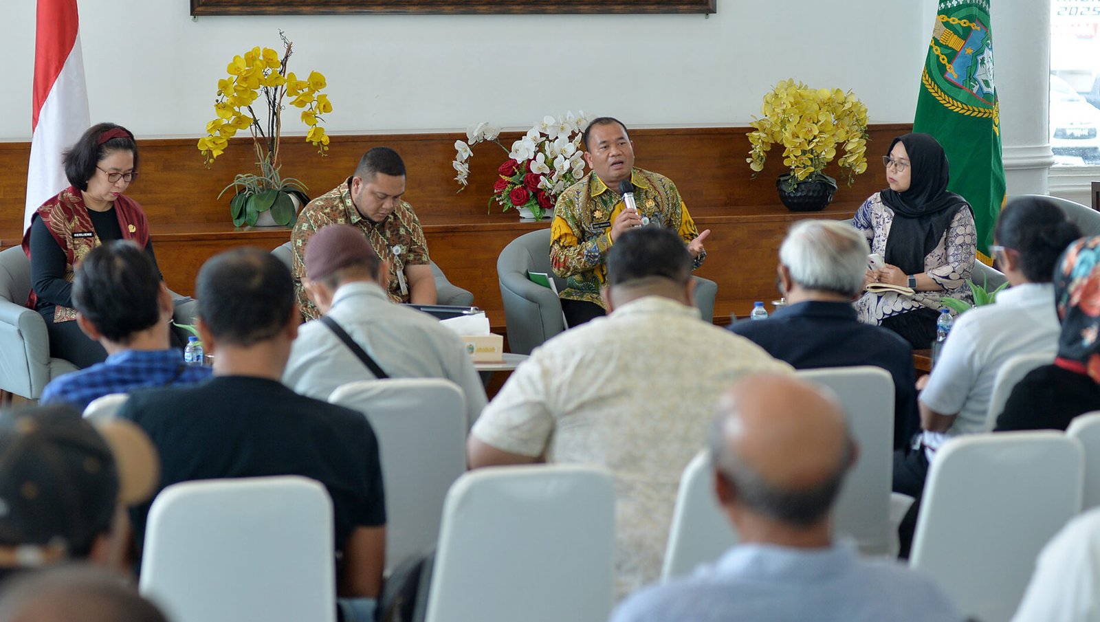 Pemerintah Provinsi Sumatera Utara (Sumut) melalui Badan Pendapatan Daerah Sumut dan Badan Keuangan dan Aset Daerah Provinsi Sumut melakukan Konferensi Pers terkait Optimalisasi Pendapatan Asli Daerah untuk menunjang pembangunan di Lobby Dekranasda Lantai 1 Kantor Gubernur Sumut Jalan Diponengoro Kota Medan,