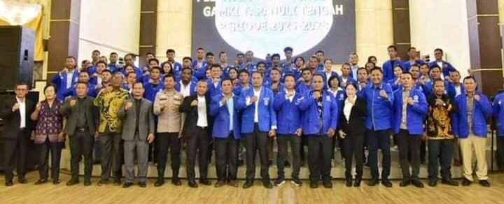 Usai acara pelantikan Asisten Pemerintahan dan Kesra Tapteng Jonnedy Marbun, S.Pd foto bersama dengan seluruh Pengurus DPC/PAC GAMKI Tapteng, di Aula Serbaguna Pandan, Sabtu (6/9/2025).