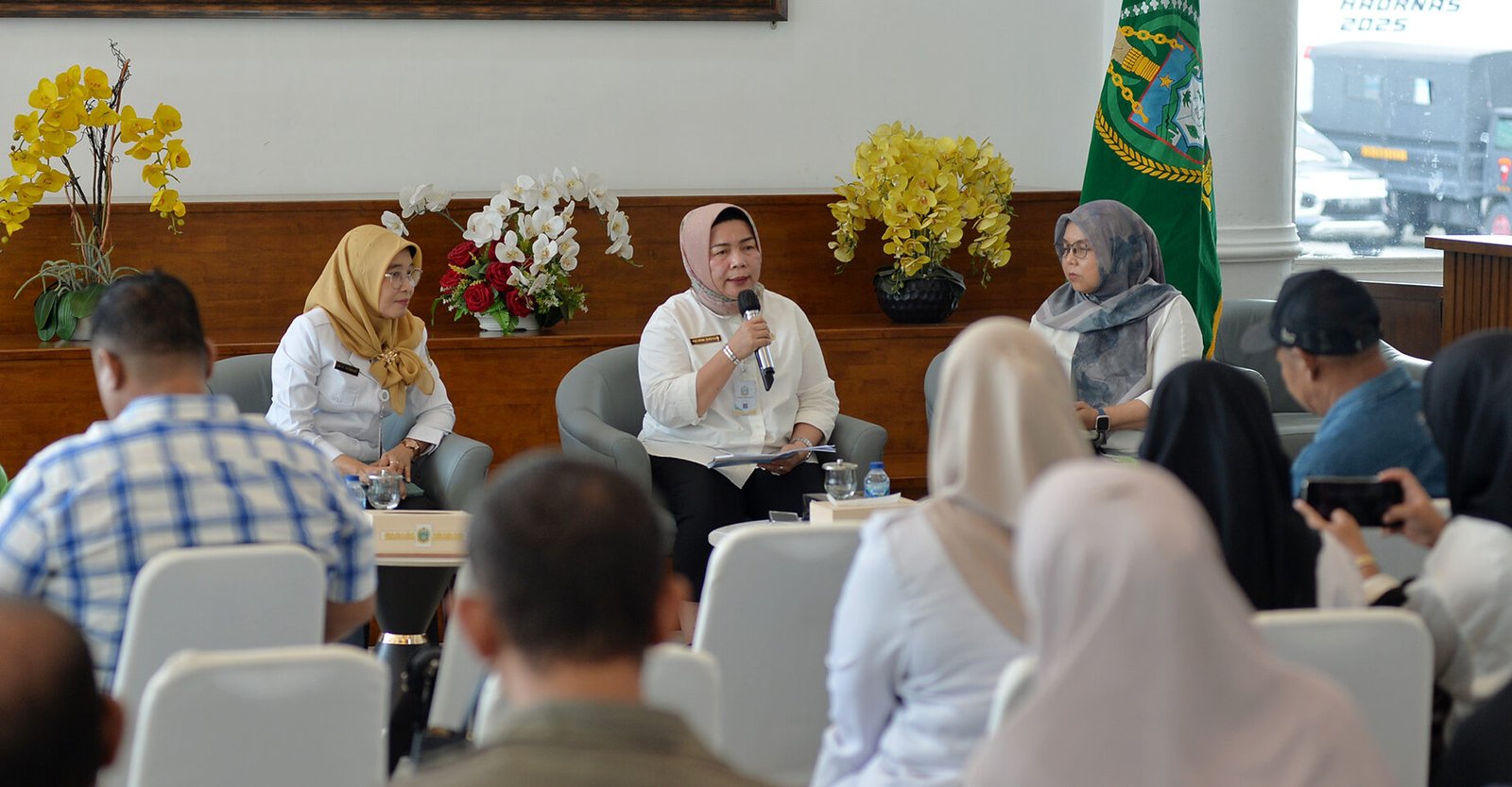 Pemerintah Provinsi Sumatera Utara (Sumut) melalui Dinas Pemberdayaan Perempuan, Perlindungan Anak dan Keluarga Berencana (P3AKB) Sumut dan Dinas Ketenegakerjaan Sumut melakukan Konferensi Pers terkait pencegahan Pekerja Migran Ilegal dan korban Tindak Pidana Perdagangan Orang (TPPO) di Lobby Dekranasda Lantai 1 Kantor Gubernur Sumut Jalan Diponengoro Kota Medan.