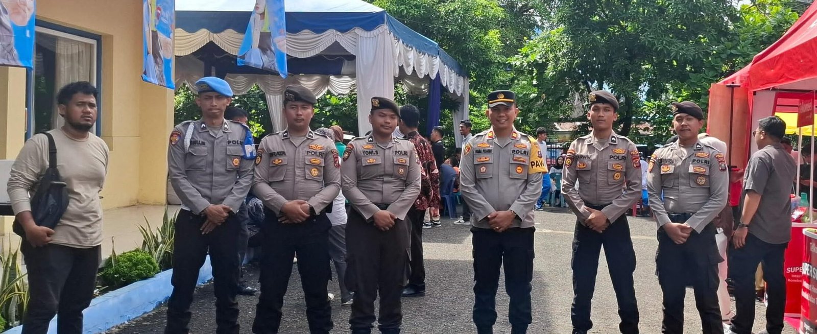 Personil Polres Sibolga melakukan pengamanan di acara RRI Fest 2025 Kota Sibolga, Kamis (4/9/2025). *