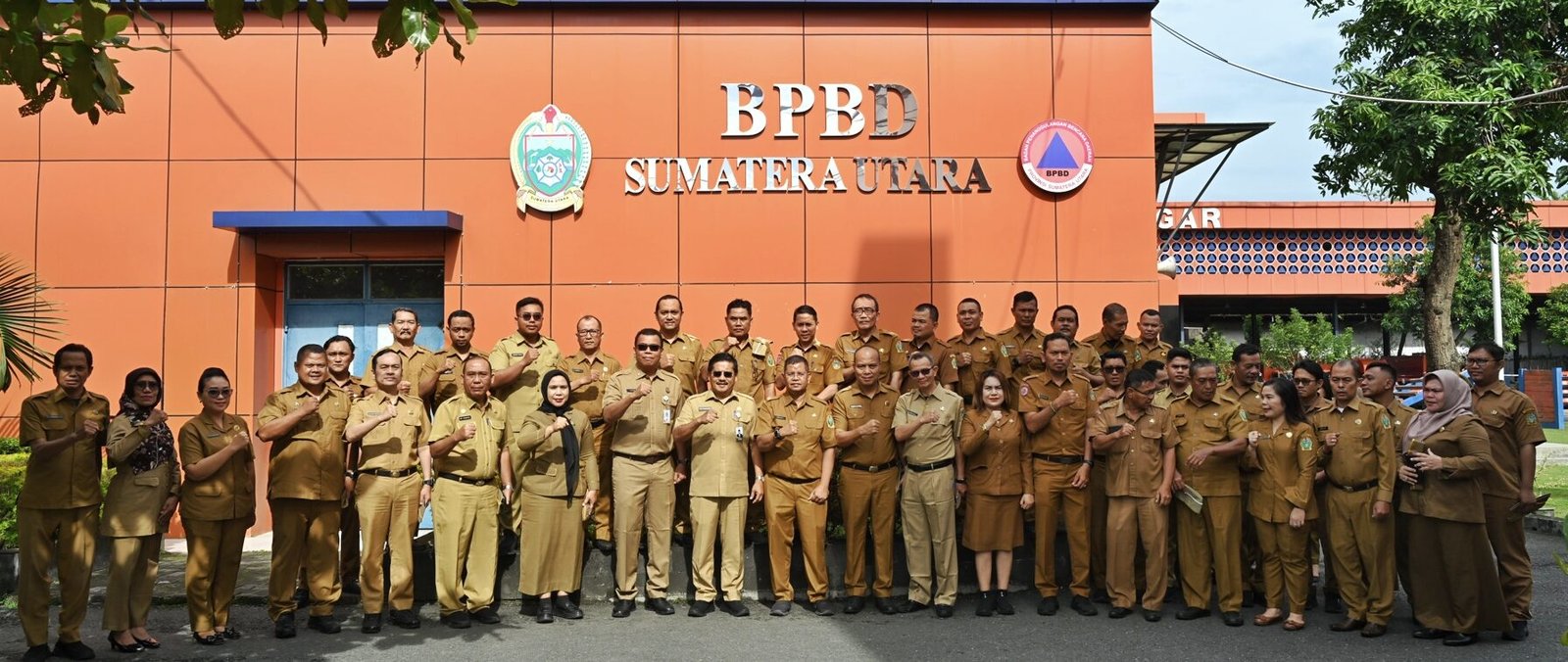 Sekretaris Daerah Provinsi Sumatera Utara (Sumut) Togap Simangunsong melakukan kunjungan kerja dan silaturahmi dengan Pejabat dan Jajaran Staf ASN di Kantor Badan Penanggulangan Bencana Daerah (BPBD) Provinsi Sumut di Jalan Medan-Binjai KM.10,3 Nomor 8 Kec. Sunggal, Kabupaten Deliserdang. Senin(1/9/2025).