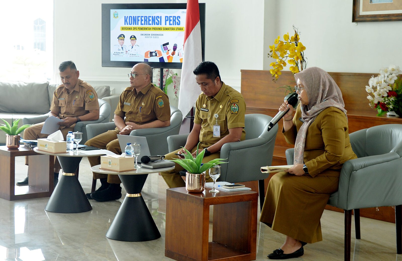 Pemerintah Provinsi Sumatera Utara (Sumut) melalui Dinas Penanaman Modal dan Pelayanan Terpadu Satu Pintu Provinsi Sumut melakukan Konferensi Pers terkait Sinegi Ekonomi dan Investasi Sumatera Utara (SEMESTA) di Lobby Dekranasda Lantai 1 Kantor Gubernur Sumut Jalan Diponengoro Kota Medan