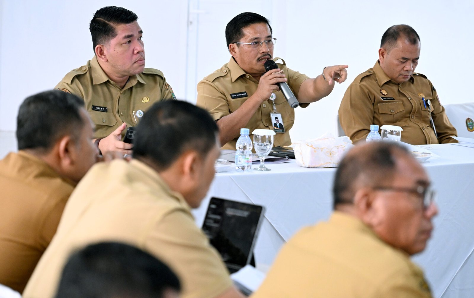 Sekretaris Daerah (Sekda) Provinsi Sumatera Utara (Sumut) Togap Simangunsong memimpin Rapat Percepatan Realisasi Anggaran Tahun 2025 dan Percepatan Penangan Laju Inflasi Tahun 2025 di Gedung Bina Graha Bappelitbang Sumut Jalan Diponegoro Kota Medan, Senin (8/9). Rapat tersebut dihadiri oleh Sekda Kabupaten/Kota se-Sumut.