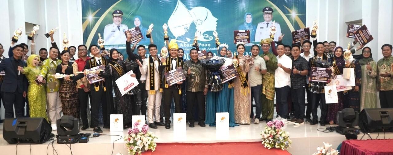Kadisporapar Kabupaten Asahan Witoyo bersama para pemenang Duta Pariwisata Asahan 2025.