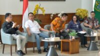Pemerintah Provinsi Sumatera Utara (Sumut) melalui Tim Pengendali Inflasi Daerah (TPID) Provinsi Sumut melakukan Konferensi Pers terkait intervensi suplai komoditas cabai merah untuk menjaga kestabilan harga pasar dan menekan angka inflasi Provinsi Sumut, di Lobby Dekranasda Lantai 1 Kantor Gubernur Sumut Jalan Diponengoro Kota Medan,